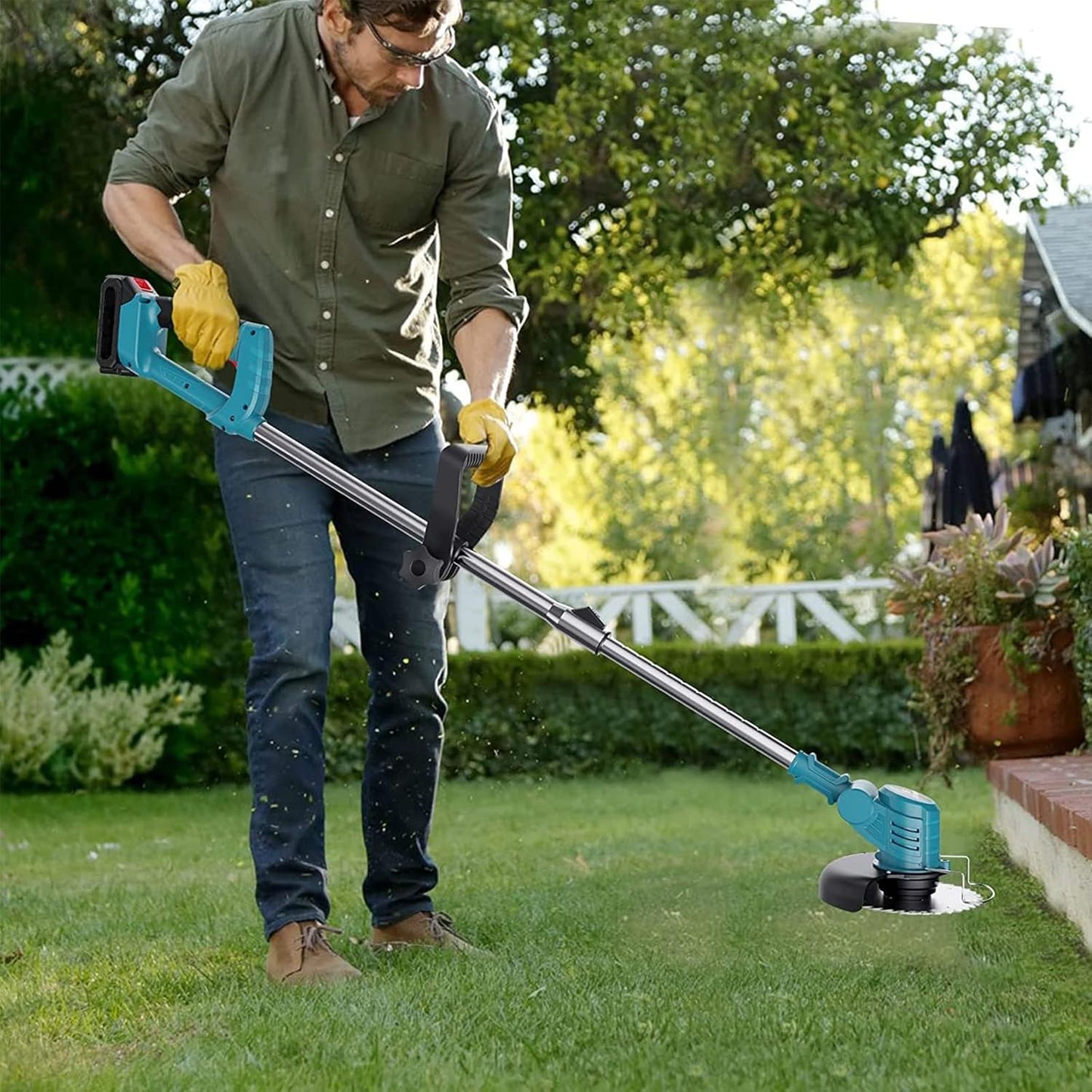 Aku trimer za travu sa 2 baterije