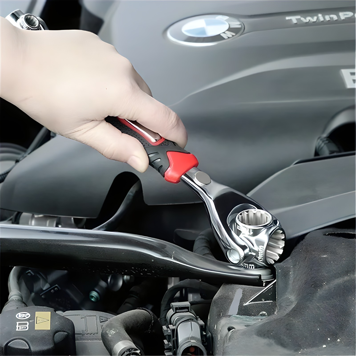 Univerzalni ključ 8 u 1