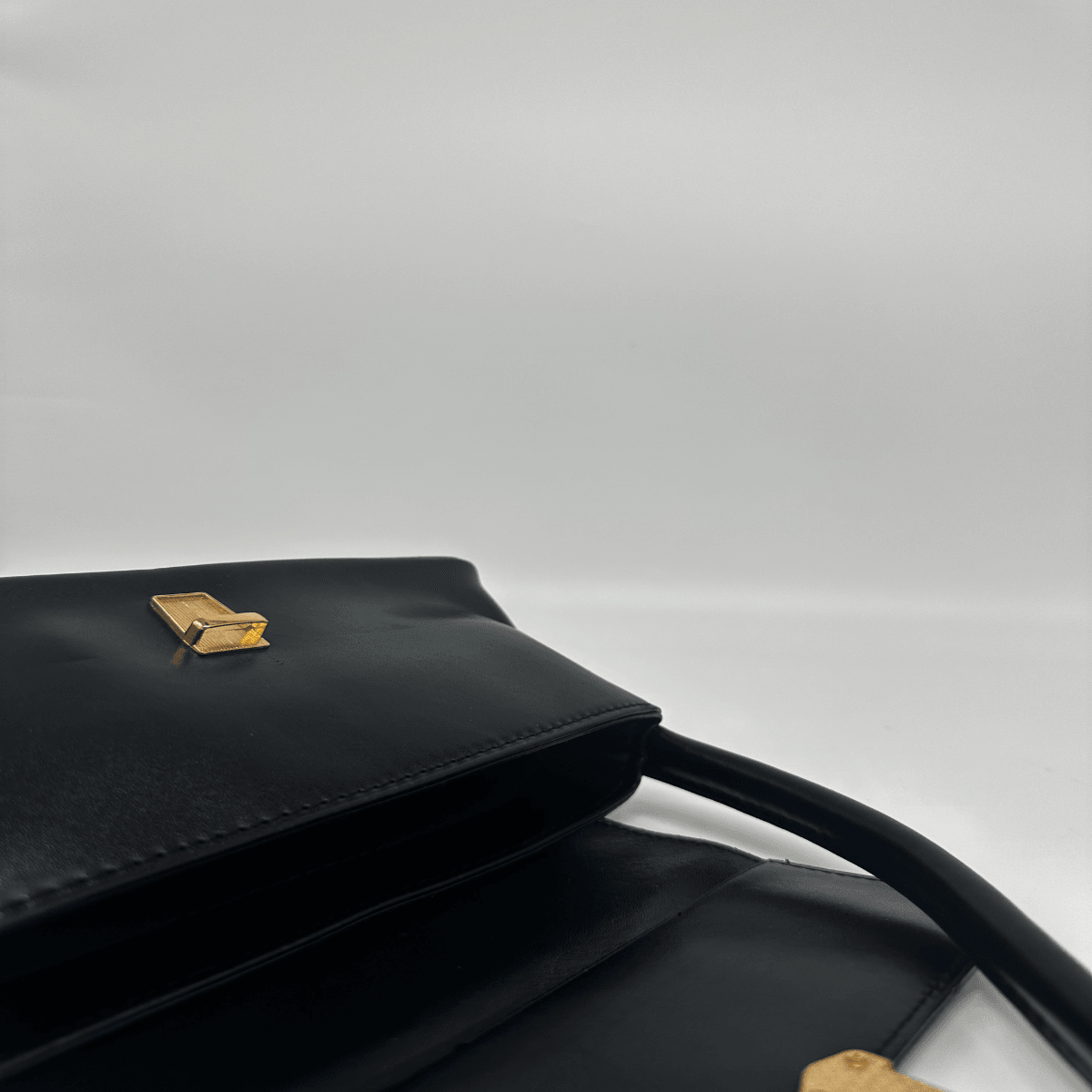 Sofisticirana torba za nošenje preko ramena