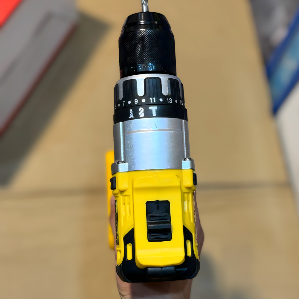 Aku bušilica sa setom alata